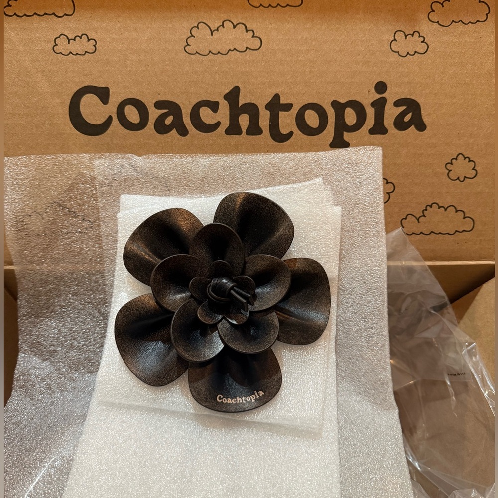 SOLD OUT⭐️ Coachtopia Rose Loved Leather Bag Charm